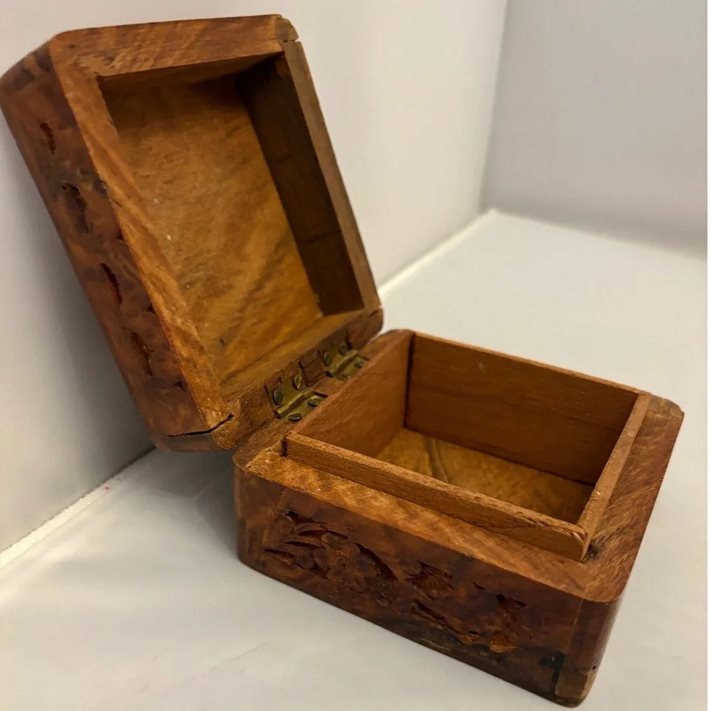 Vintage Disneyland Wooden Trinket Box Floral Carving Keepsake Jewelry‎ Organizer